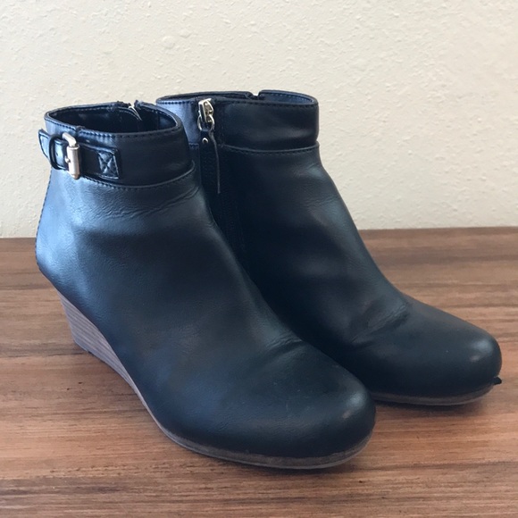 dr scholl's daina wedge bootie